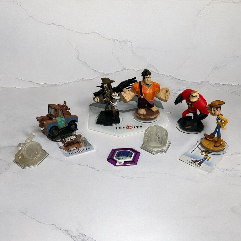 DISNEY INFINITY Figure Characters Video Game Woody Tow‎ Mater Base Bundle Lot